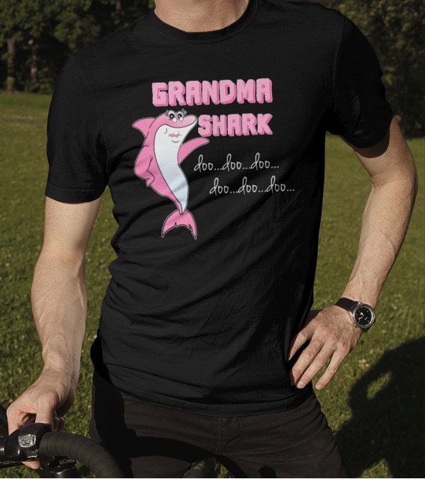 Grandma Shark Pink Doo Doo Doo Funny Family Cartoon T-Shirt