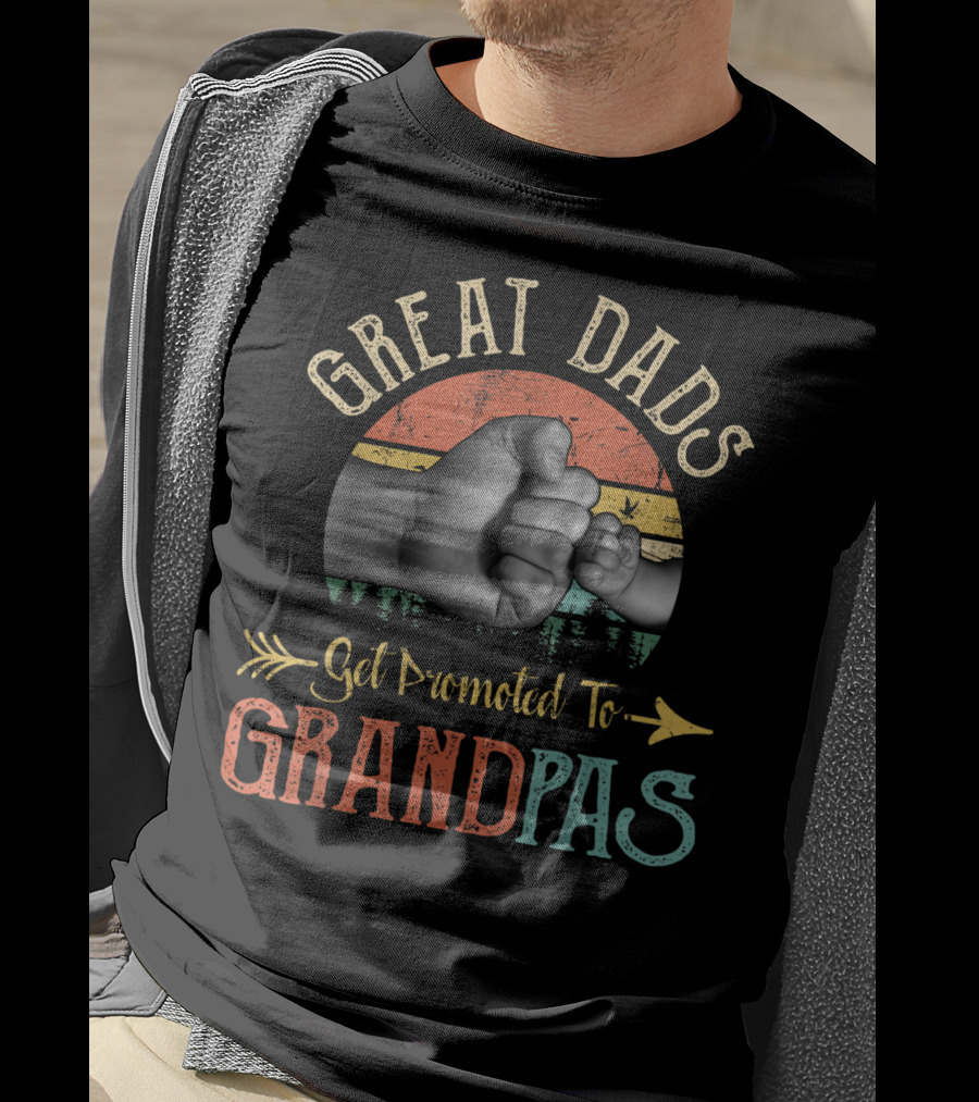 Great Dads Get Promoted To Grandpas Retro Fist Bump T-Shirt
