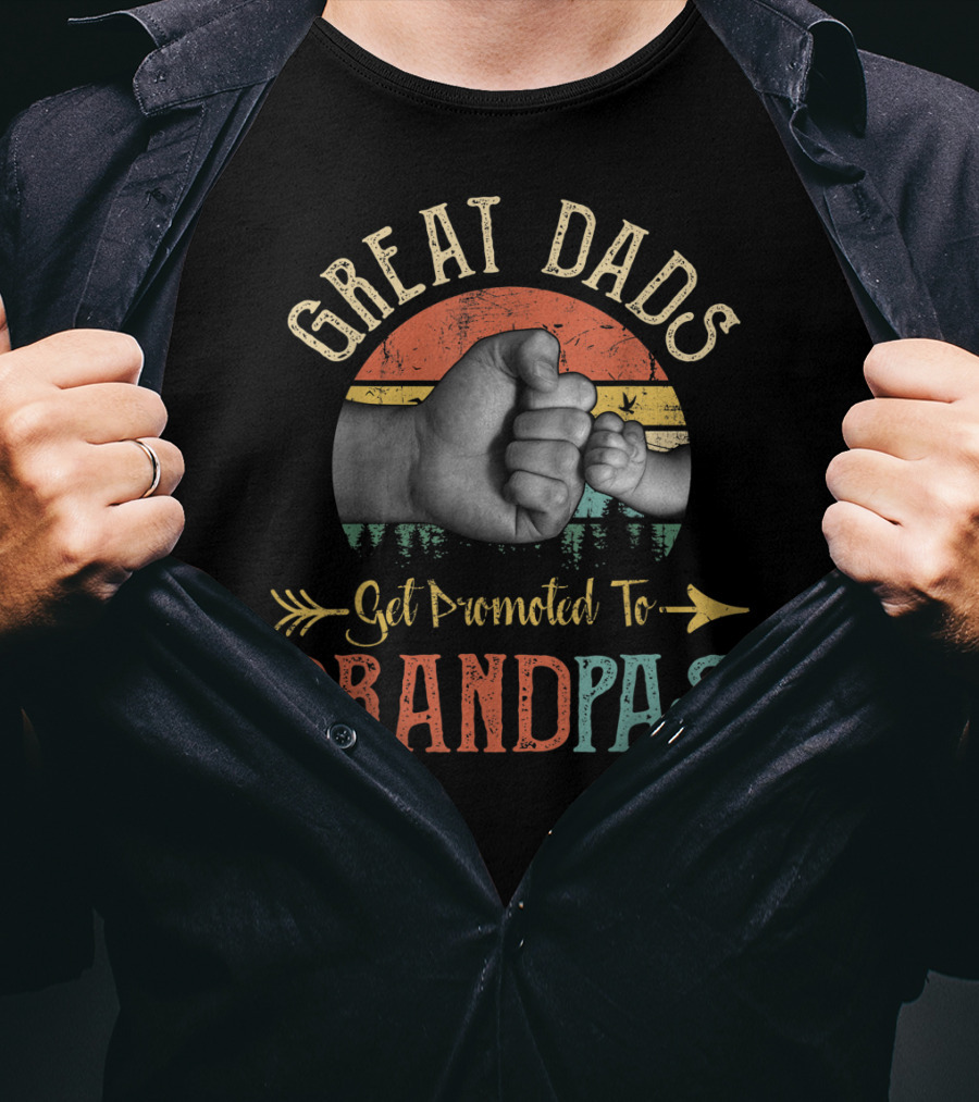 Great Dads Get Promoted To Grandpas Retro Fist Bump T-Shirt