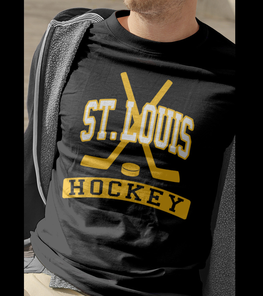 St. Louis Hockey Vintage Crossed Sticks And Puck T-Shirt