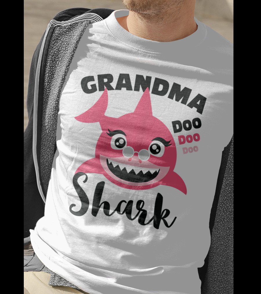 Grandma Shark Doo Doo Doo Pink Shark With Glasses T-Shirt