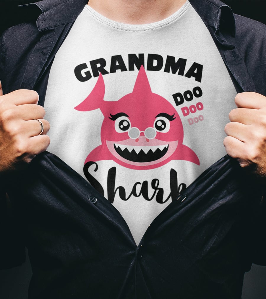 Grandma Shark Doo Doo Doo Pink Shark With Glasses T-Shirt