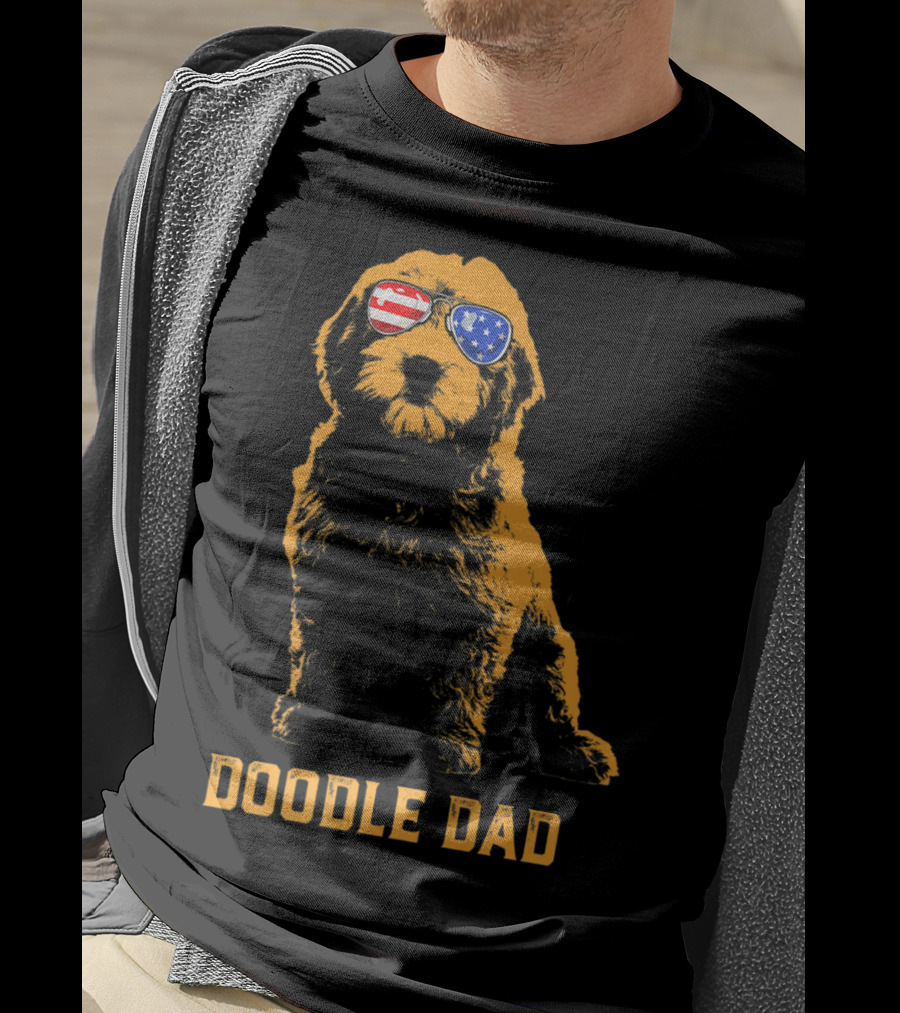 Doodle Dad Men's Goldendoodle With American Flag Sunglasses T-Shirt