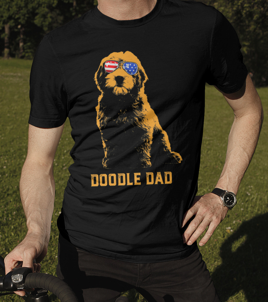 Doodle Dad Men's Goldendoodle With American Flag Sunglasses T-Shirt