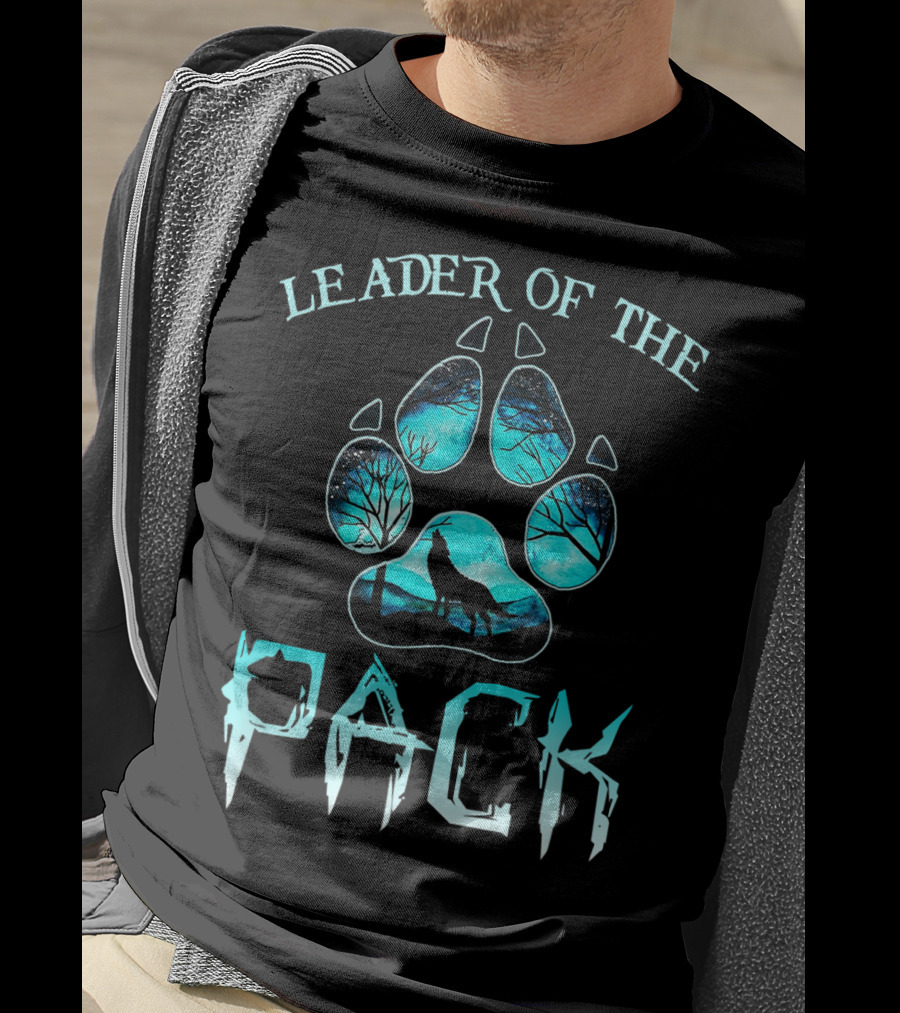 Leader Of The Pack Howling Wolf Silhouette In Pawprint For Dog And Pet Lovers T-Shirt