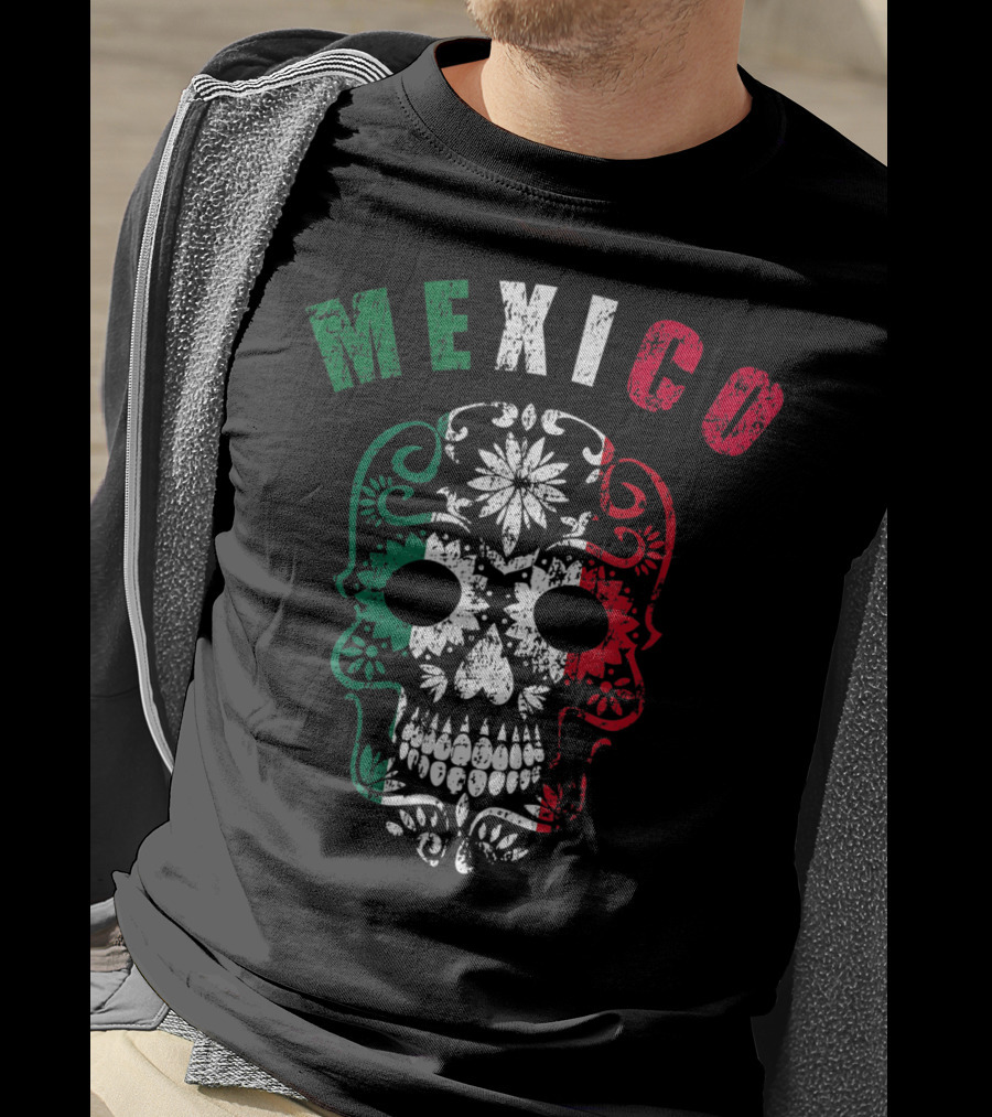 Mexico Distressed Sugar Skull Soccer Fan T-Shirt