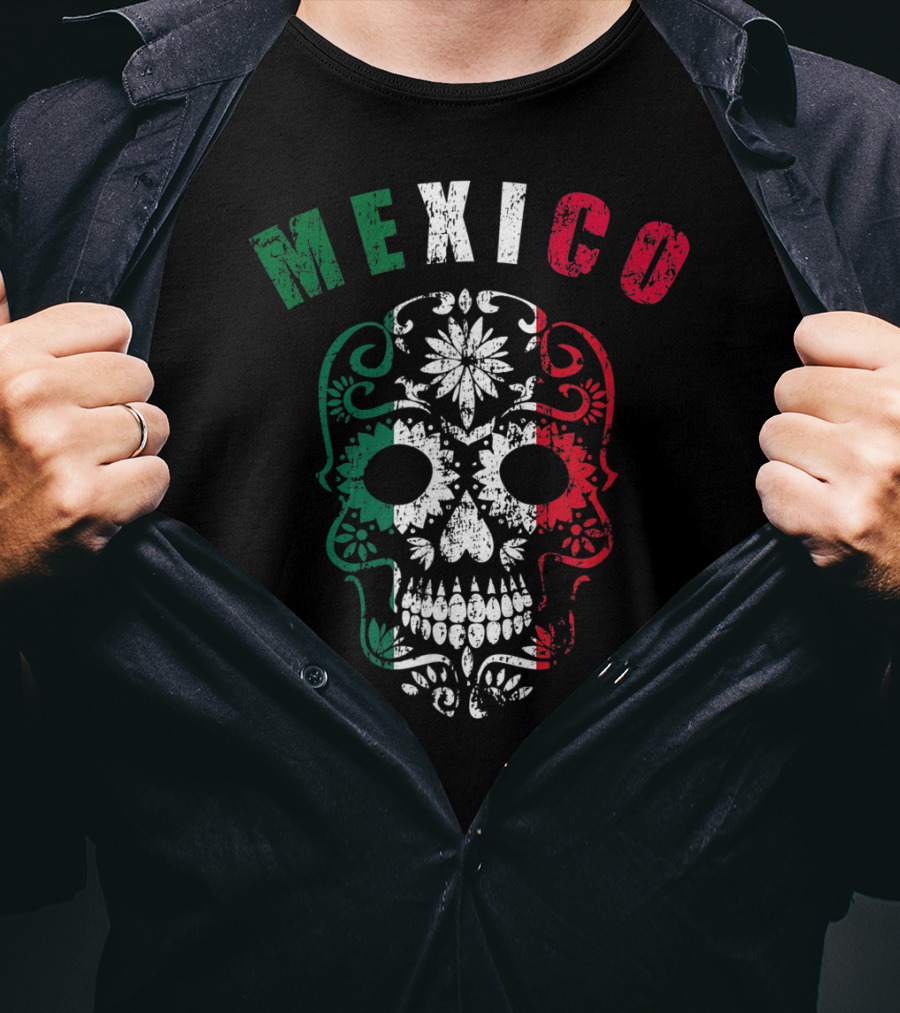 Mexico Distressed Sugar Skull Soccer Fan T-Shirt