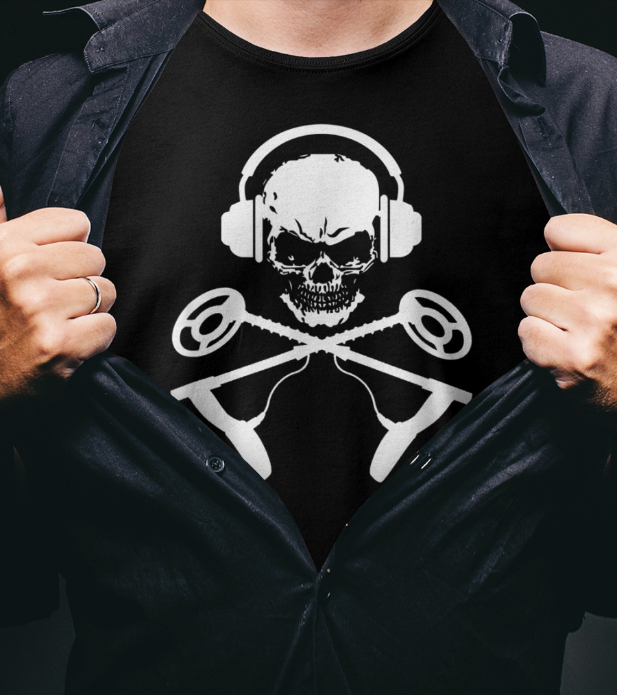 Skull Crossbones Headphones Metal Detecting T-Shirt