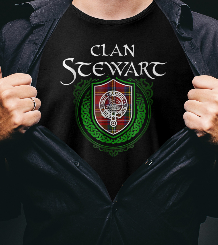 Clan Stewart Scottish Tartan Crest Badge With Gaelic Motto T-Shirt