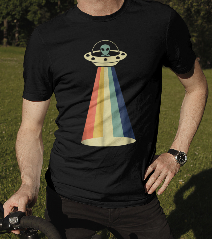 Vintage Alien UFO Rainbow Beams T-Shirt