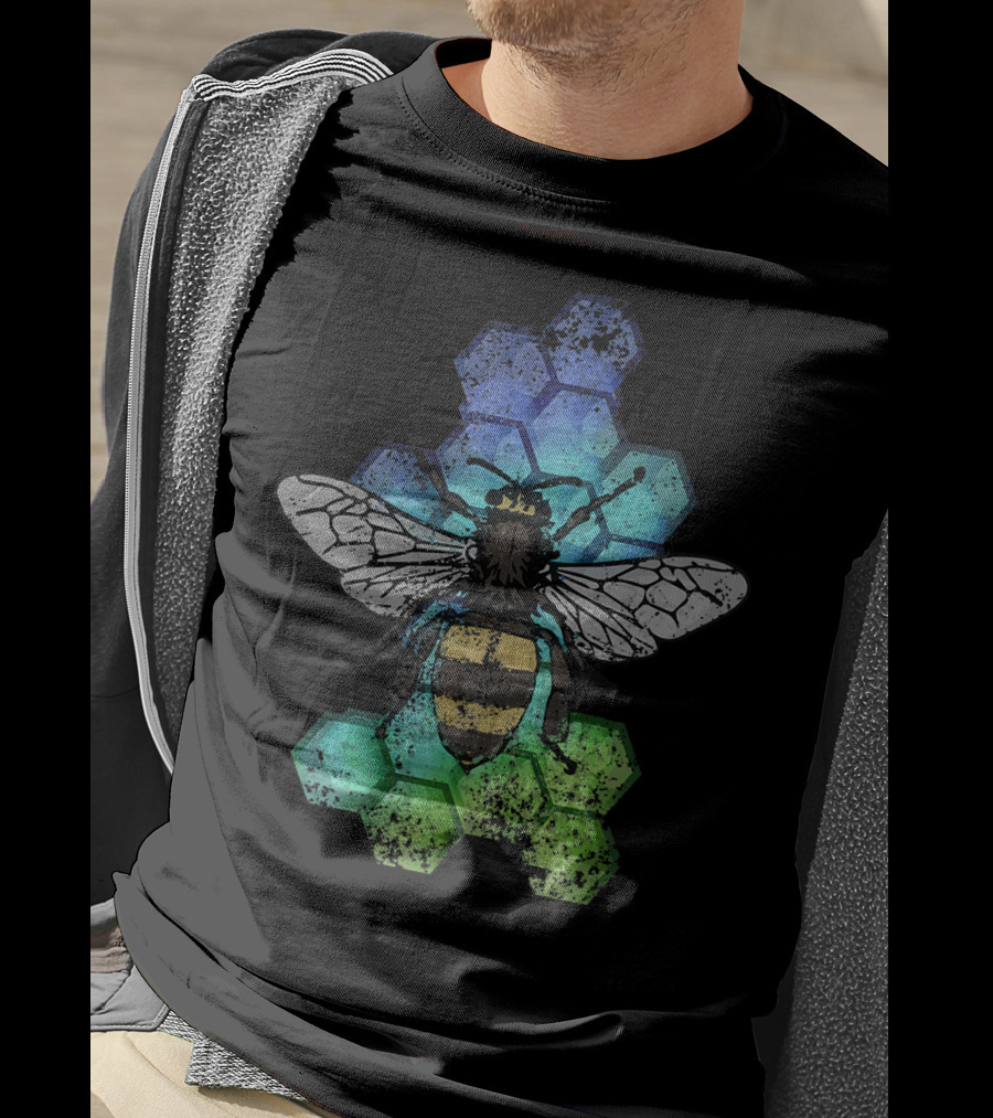 Honey Bee Beekeeping Vintage Naturalist Honeycomb Background T-Shirt