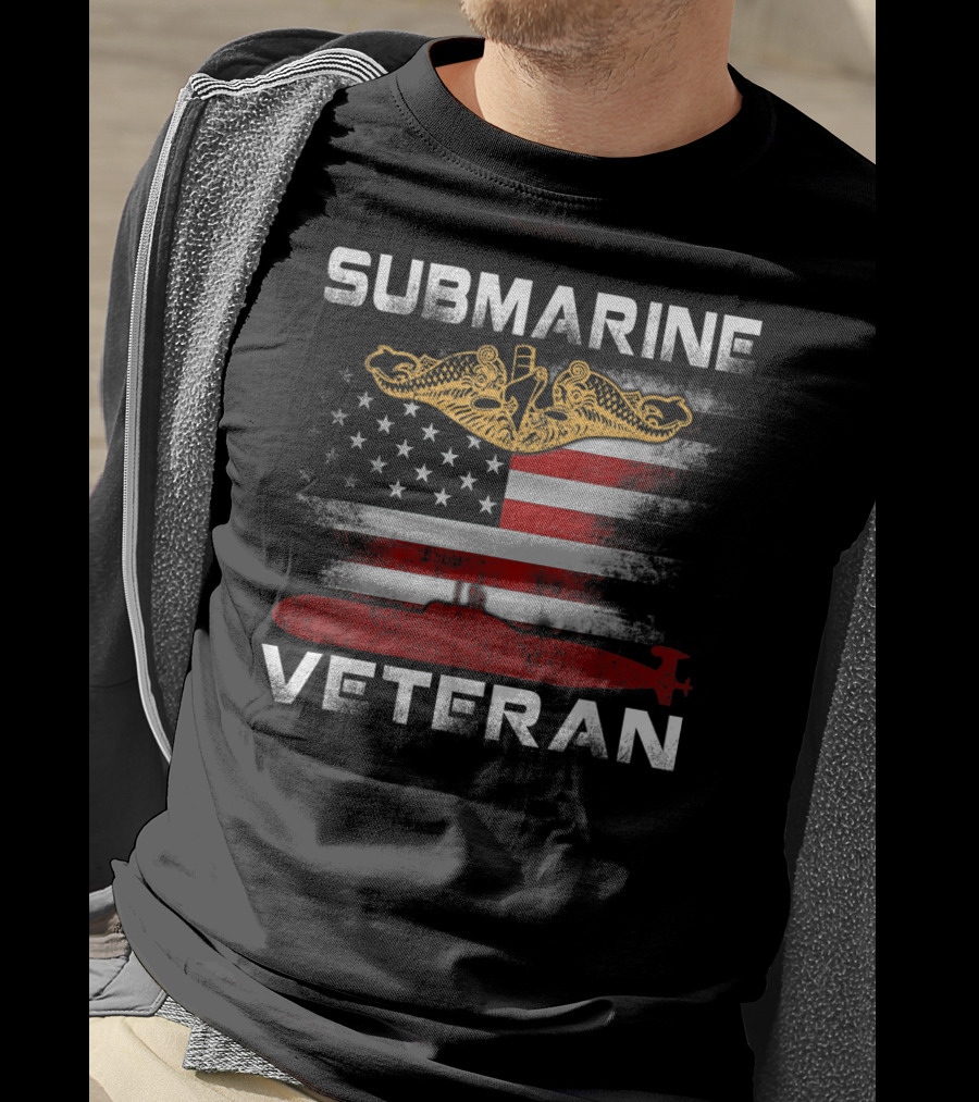 Submarine Veteran American Flag US Navy Vet Emblem T-Shirt