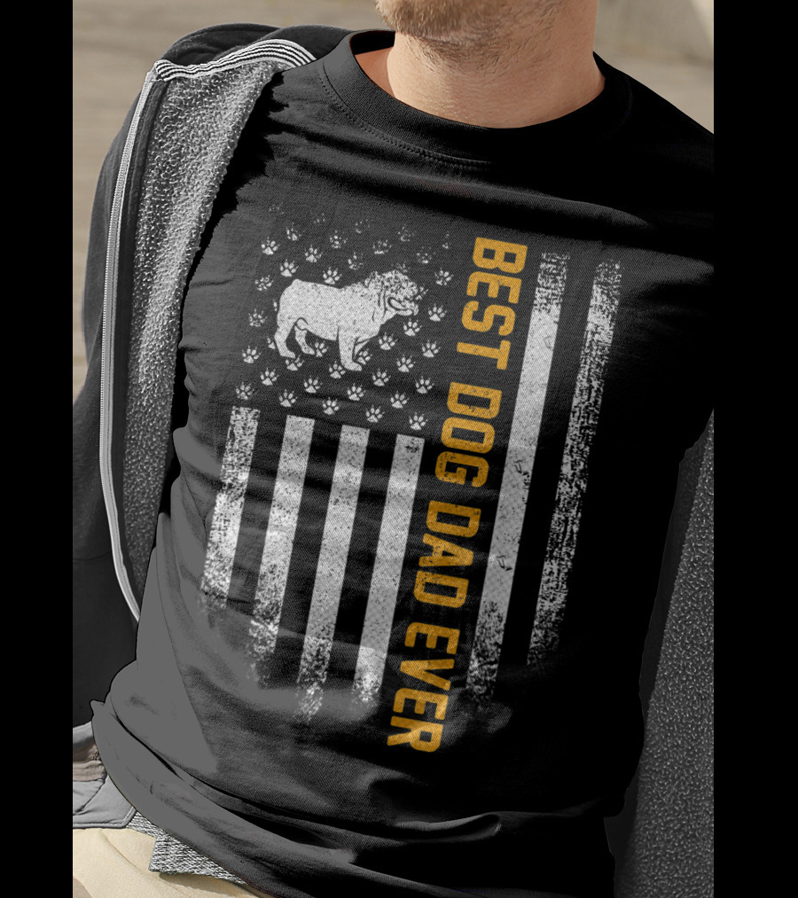 Best Dog Dad Ever Vintage USA Flag English Bulldog Paw Prints T-Shirt