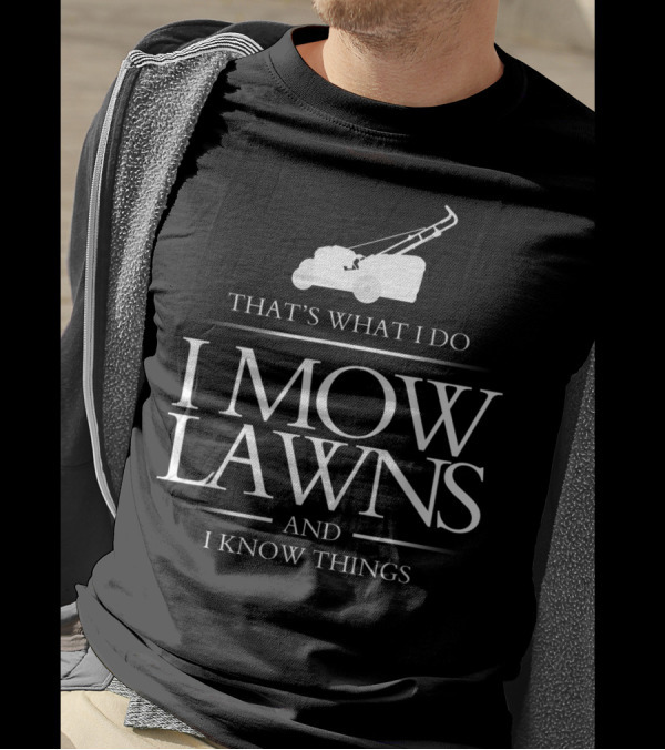 That's What I Do I Mow Lawns And I Know Things T-Shirt