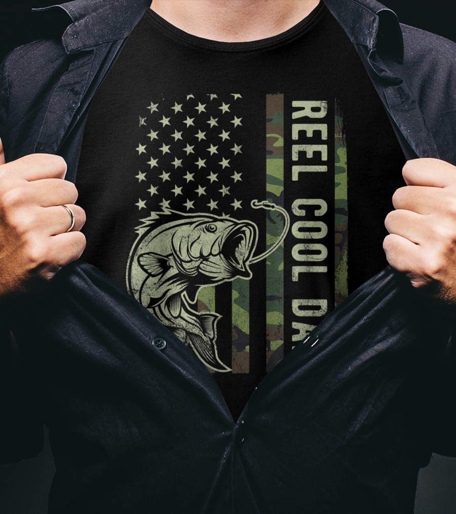 Reel Cool Dad Camouflage American Flag Bass Fish Father's Day T-Shirt