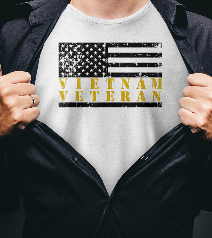 Vietnam Veteran Distressed Flag American T-Shirt