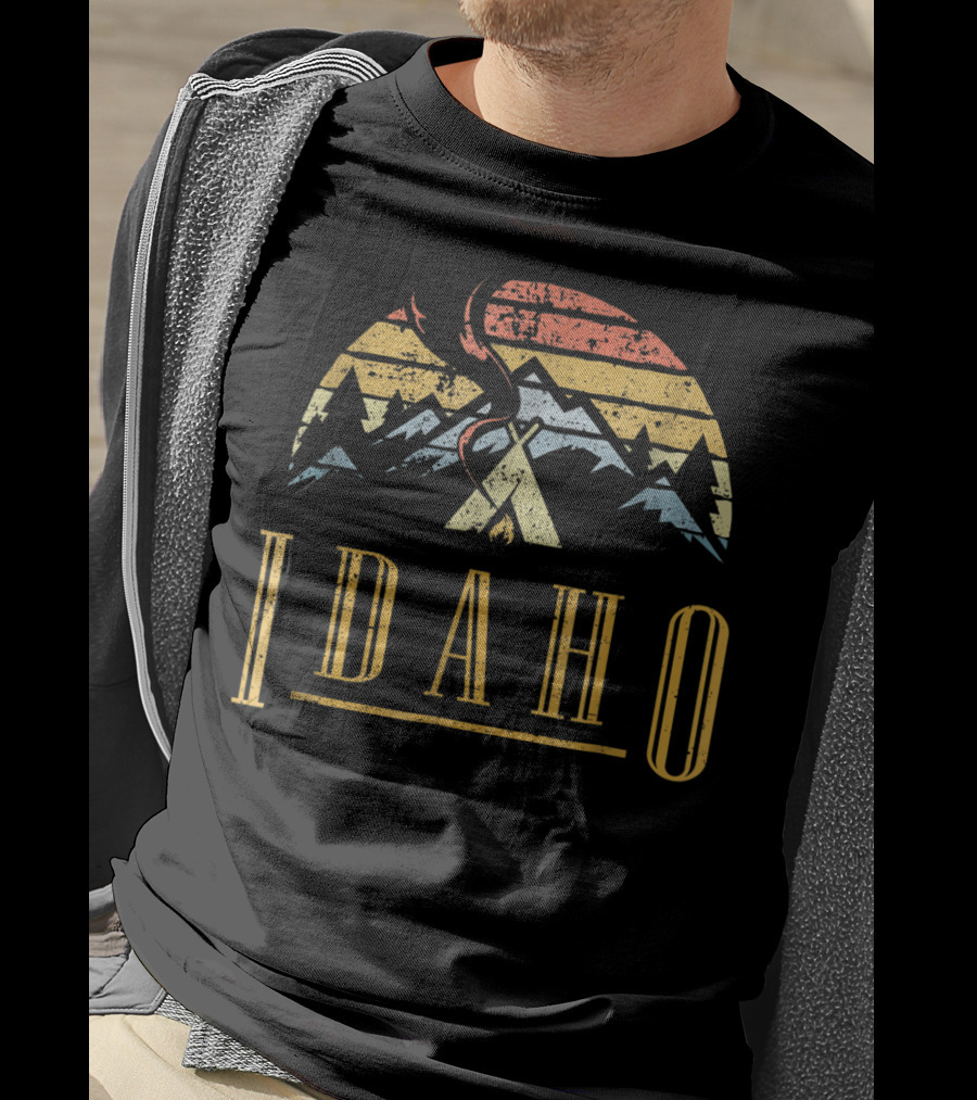 Idaho Vintage Mountains Campfire Retro Camping Scene T-Shirt