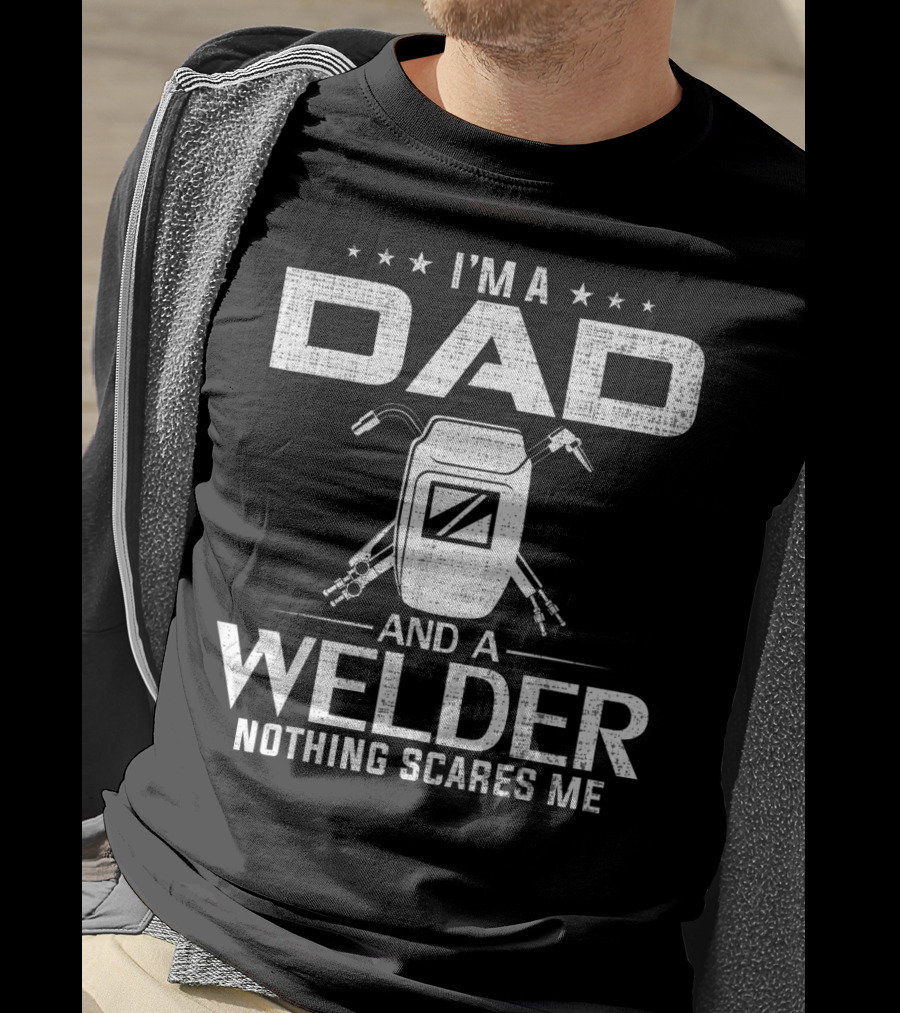 I'm A Dad And A Welder Nothing Scares Me Funny Father's Day Cool T-Shirt