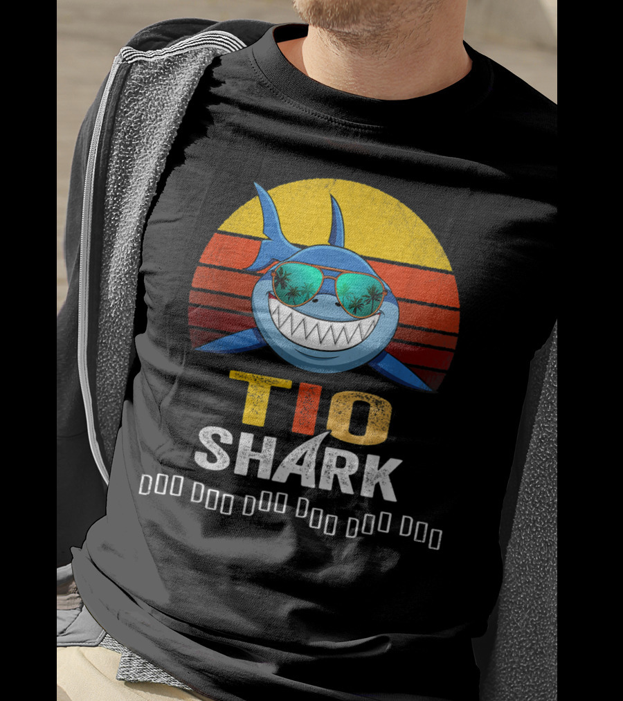 Tio Shark Retro Style Cool Sunglasses And Palm Trees T-Shirt