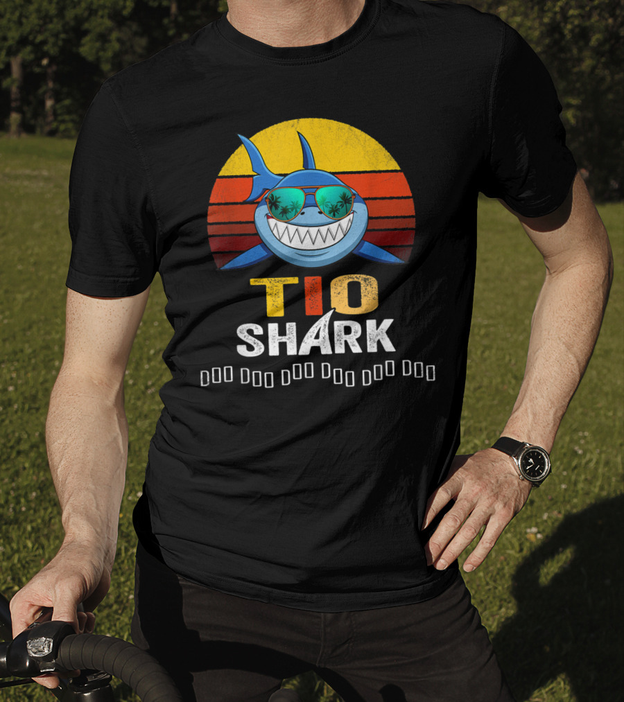 Tio Shark Retro Style Cool Sunglasses And Palm Trees T-Shirt