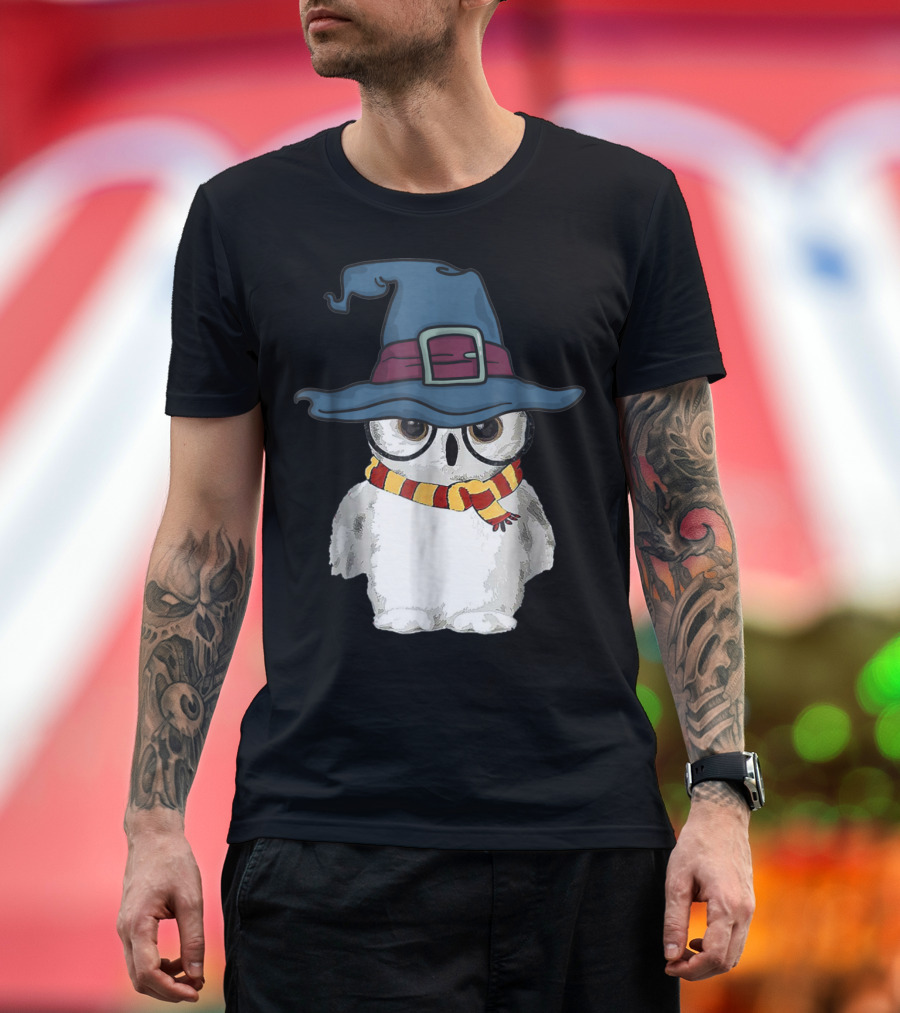Cute Owl Wizard Hat with Striped Scarf T-Shirt