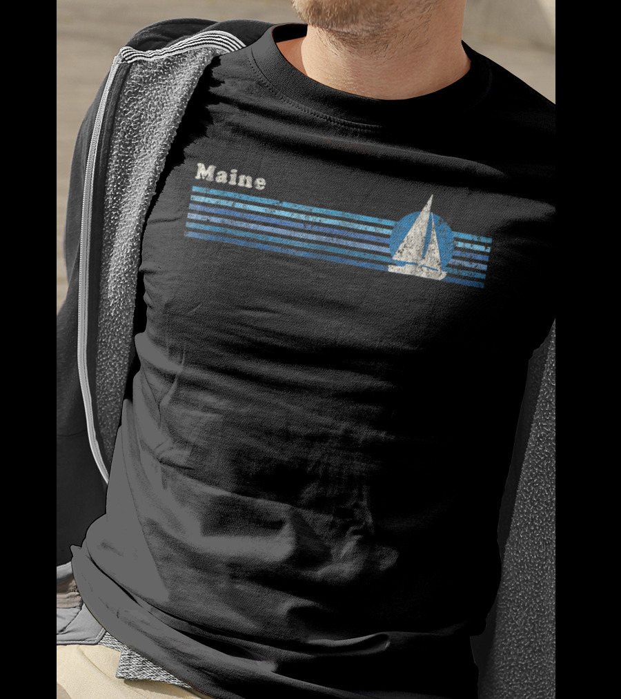 Maine Vintage 80s Sailboat Blue Sunset Stripes T-Shirt
