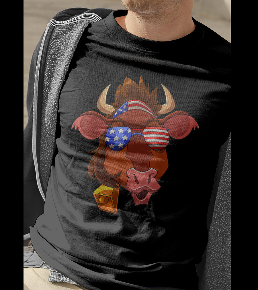 Patriotic American Flag Sunglasses Cow USA Independence Day T-Shirt