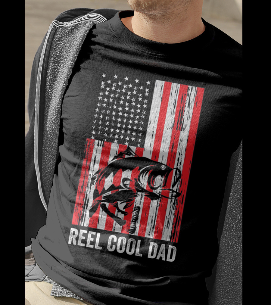 Reel Cool Dad Vintage Fisherman American Flag Father's Day T-Shirt