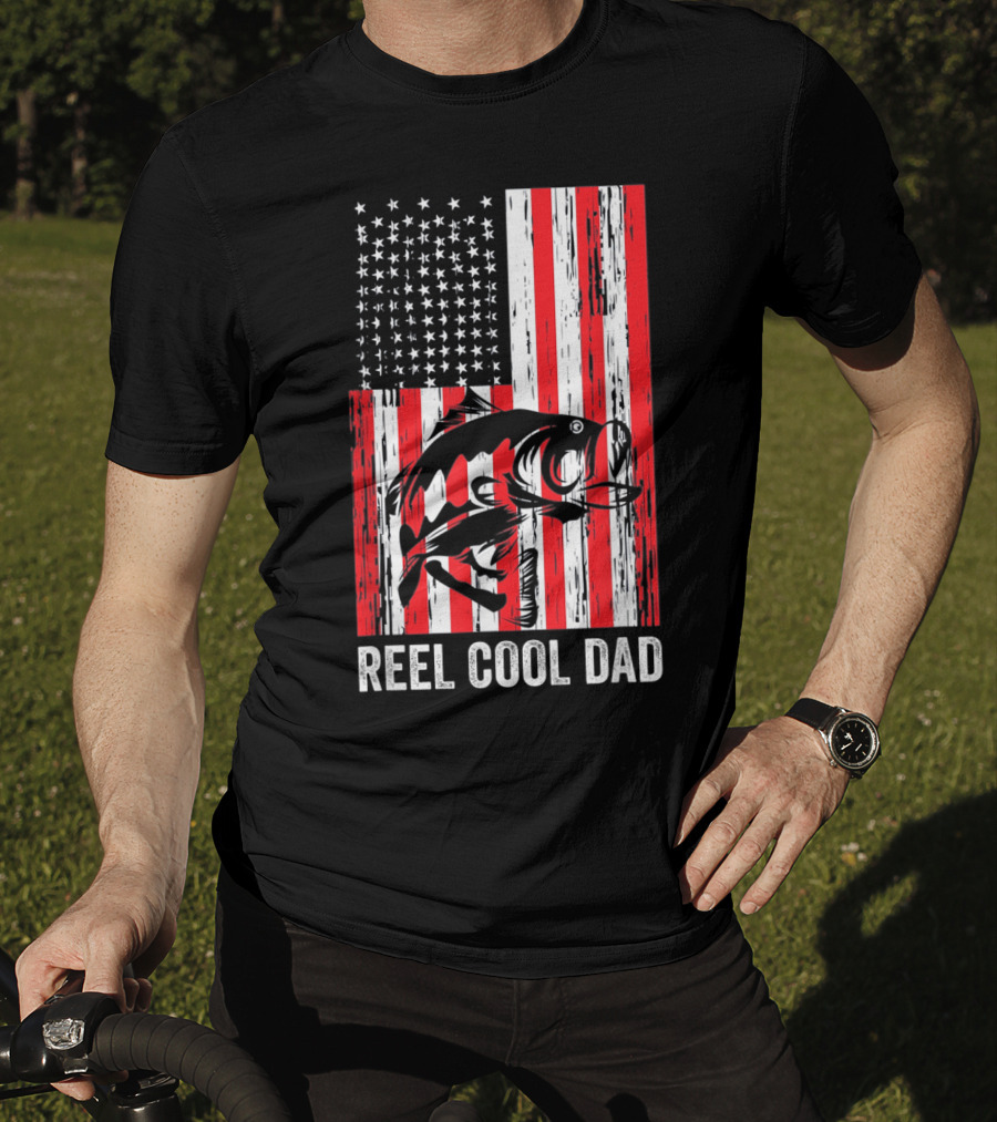 Reel Cool Dad Vintage Fisherman American Flag Father's Day T-Shirt