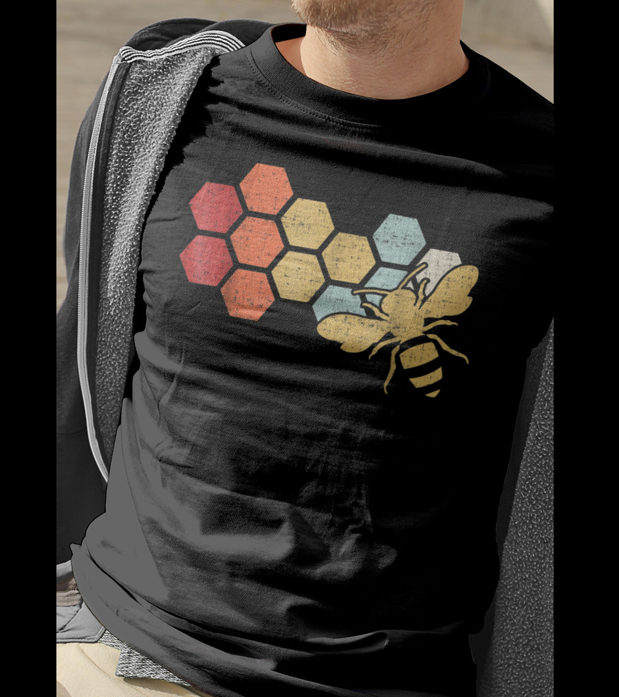 Retro Vintage Honeycomb And Bee Design Beekeeper Beekeeping Honey T-Shirt
