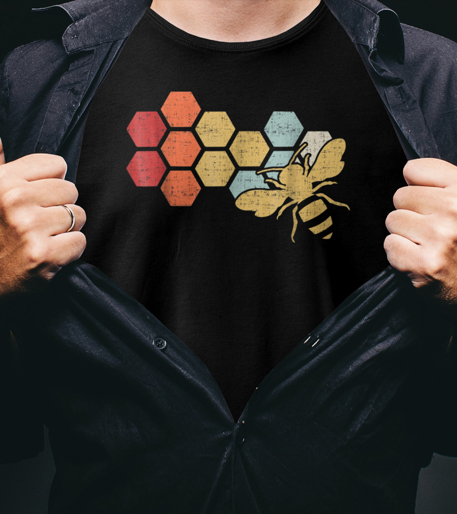 Retro Vintage Honeycomb And Bee Design Beekeeper Beekeeping Honey T-Shirt