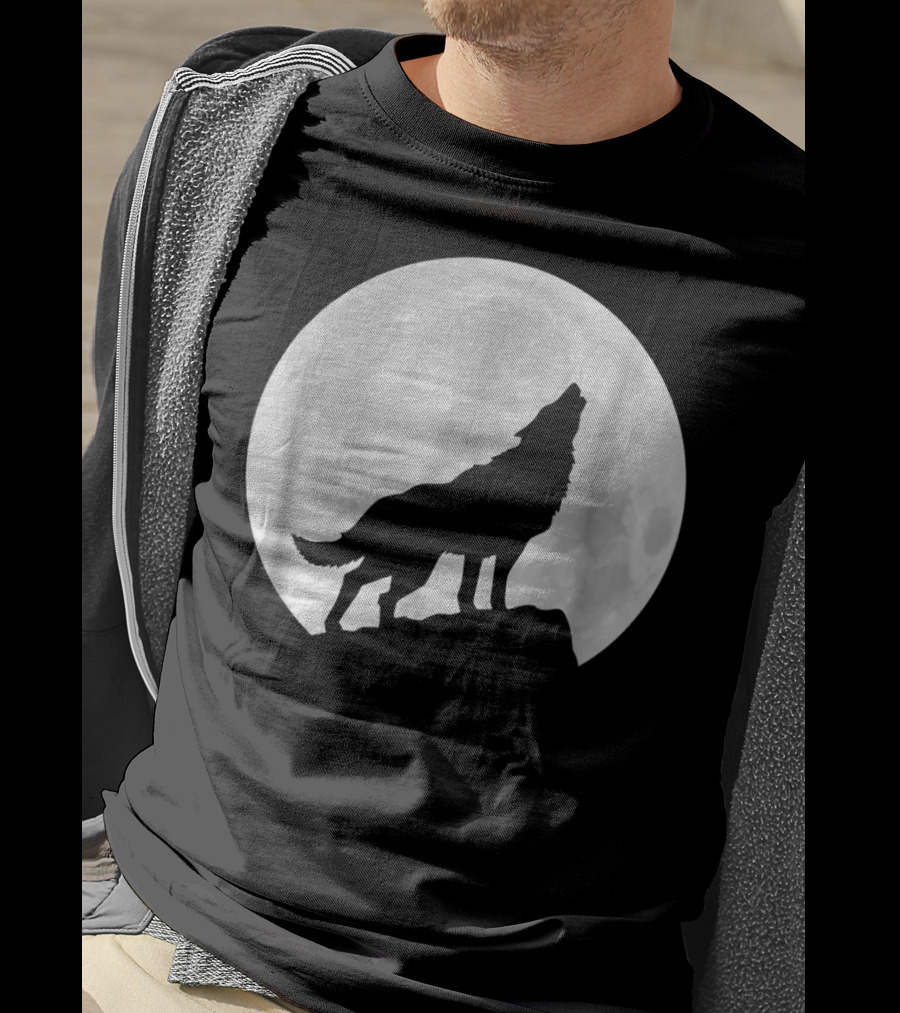 Wolf Howling At Full Moon Spirit Animal T-Shirt
