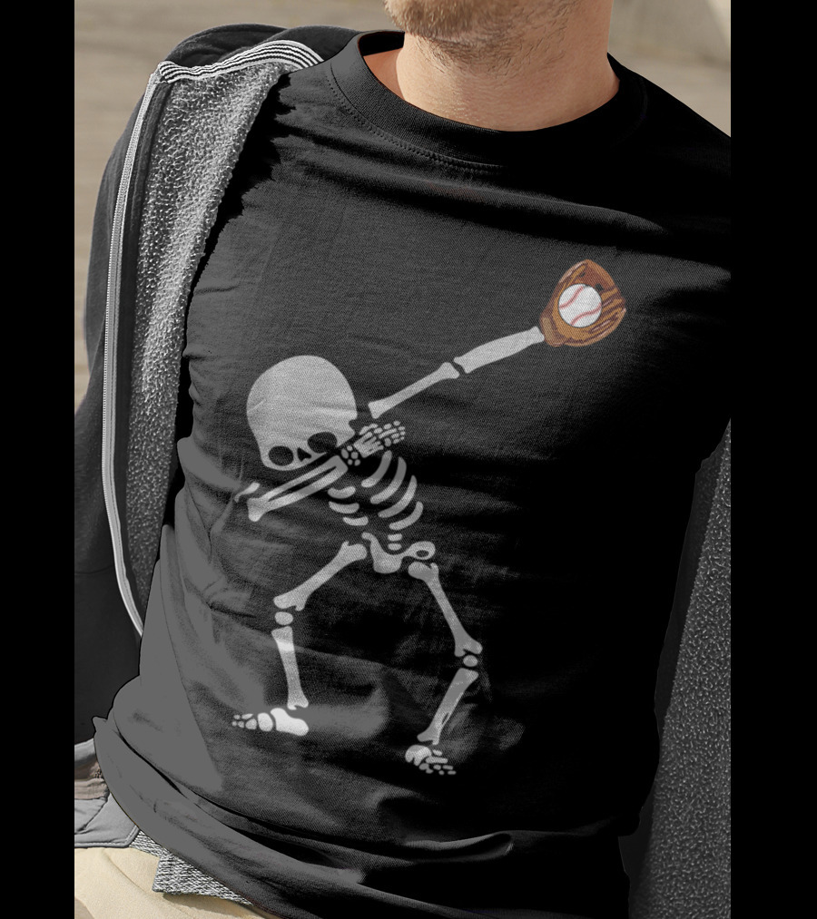 Dabbing Skeleton Catching Baseball Halloween T-Shirt