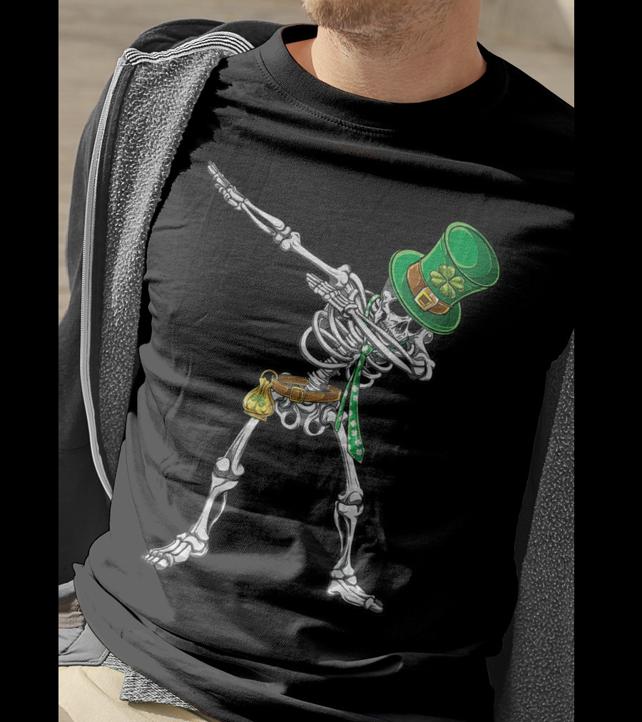 Dabbing Skeleton Leprechaun With Green Hat And Shamrock Tie T-Shirt