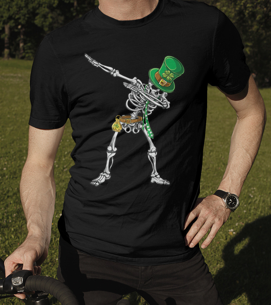 Dabbing Skeleton Leprechaun With Green Hat And Shamrock Tie T-Shirt