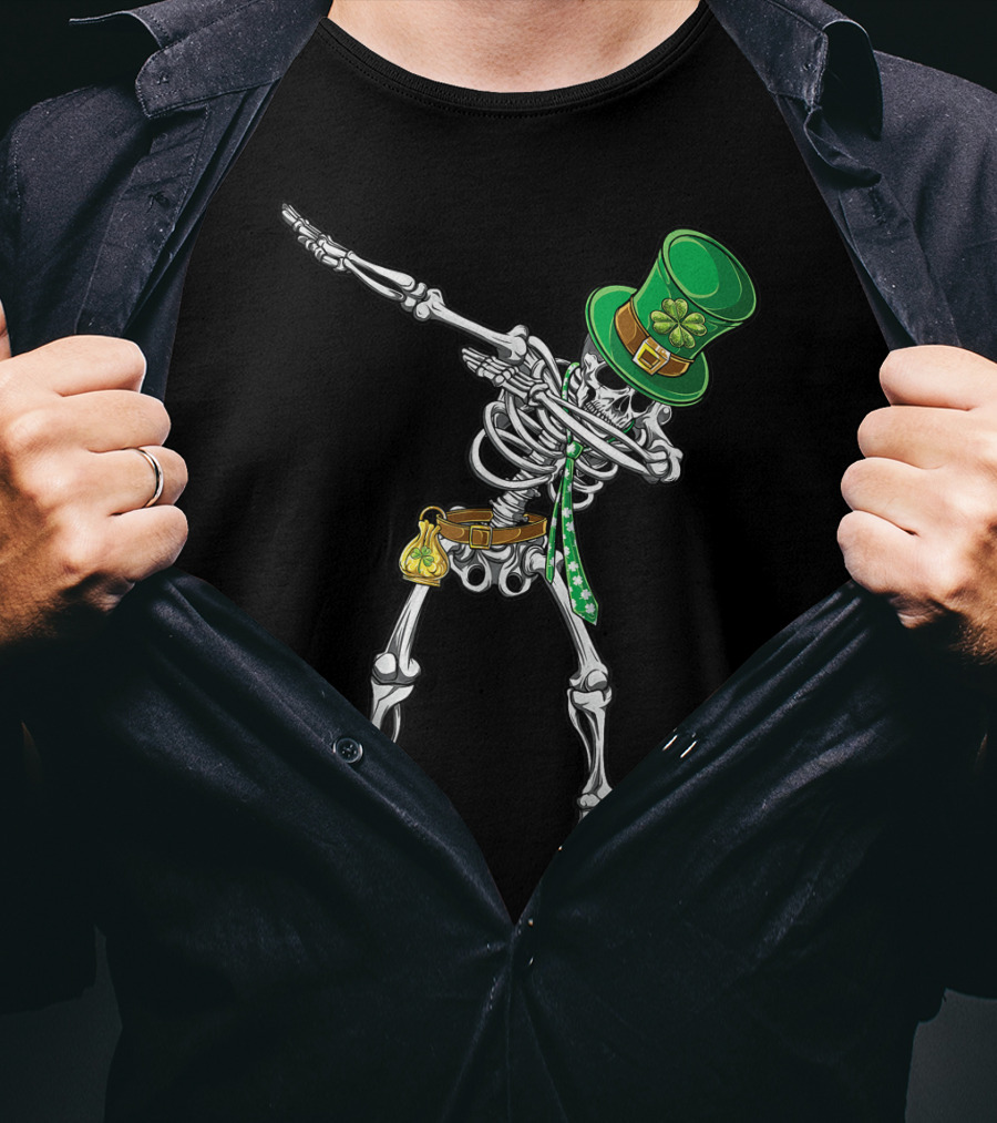 Dabbing Skeleton Leprechaun With Green Hat And Shamrock Tie T-Shirt
