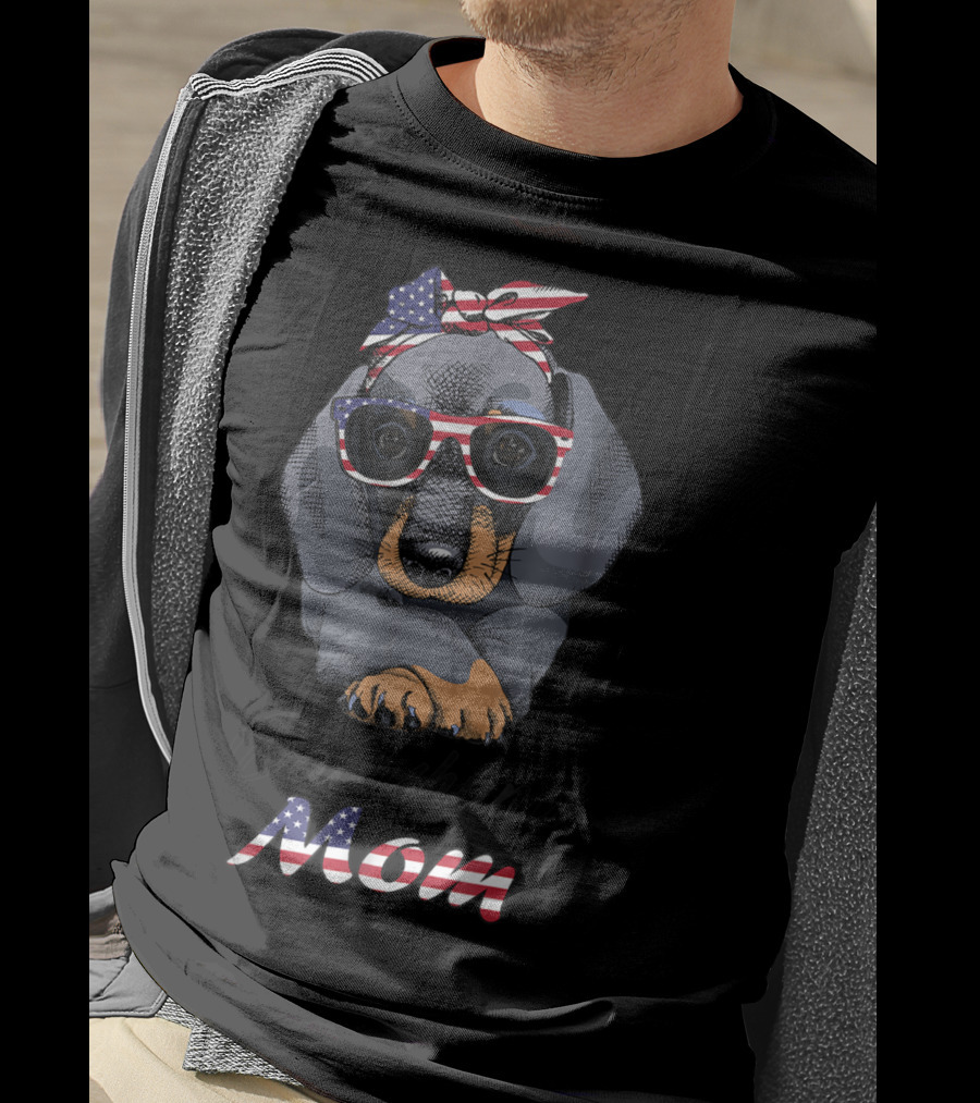 Dachshund Mom Bandana Glasses USA Flag T-Shirt