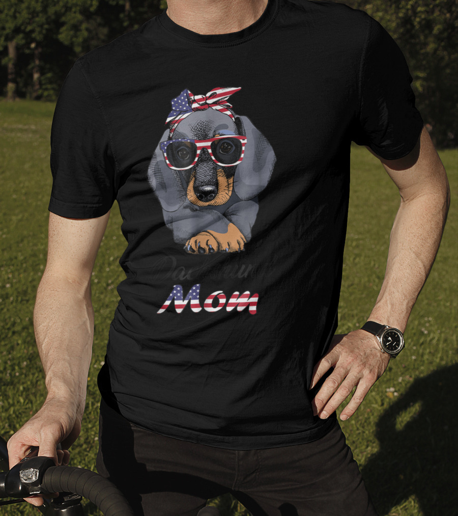 Dachshund Mom Bandana Glasses USA Flag T-Shirt