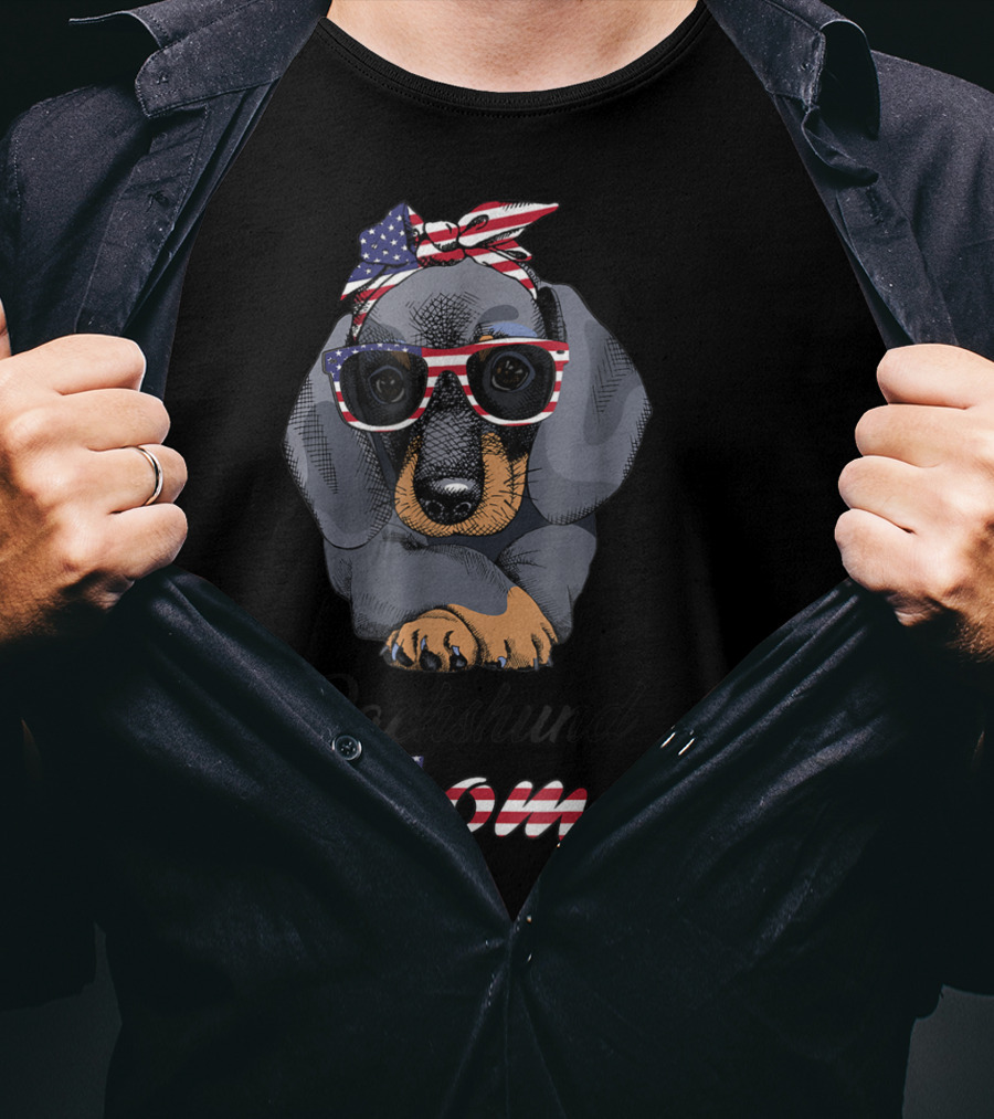Dachshund Mom Bandana Glasses USA Flag T-Shirt