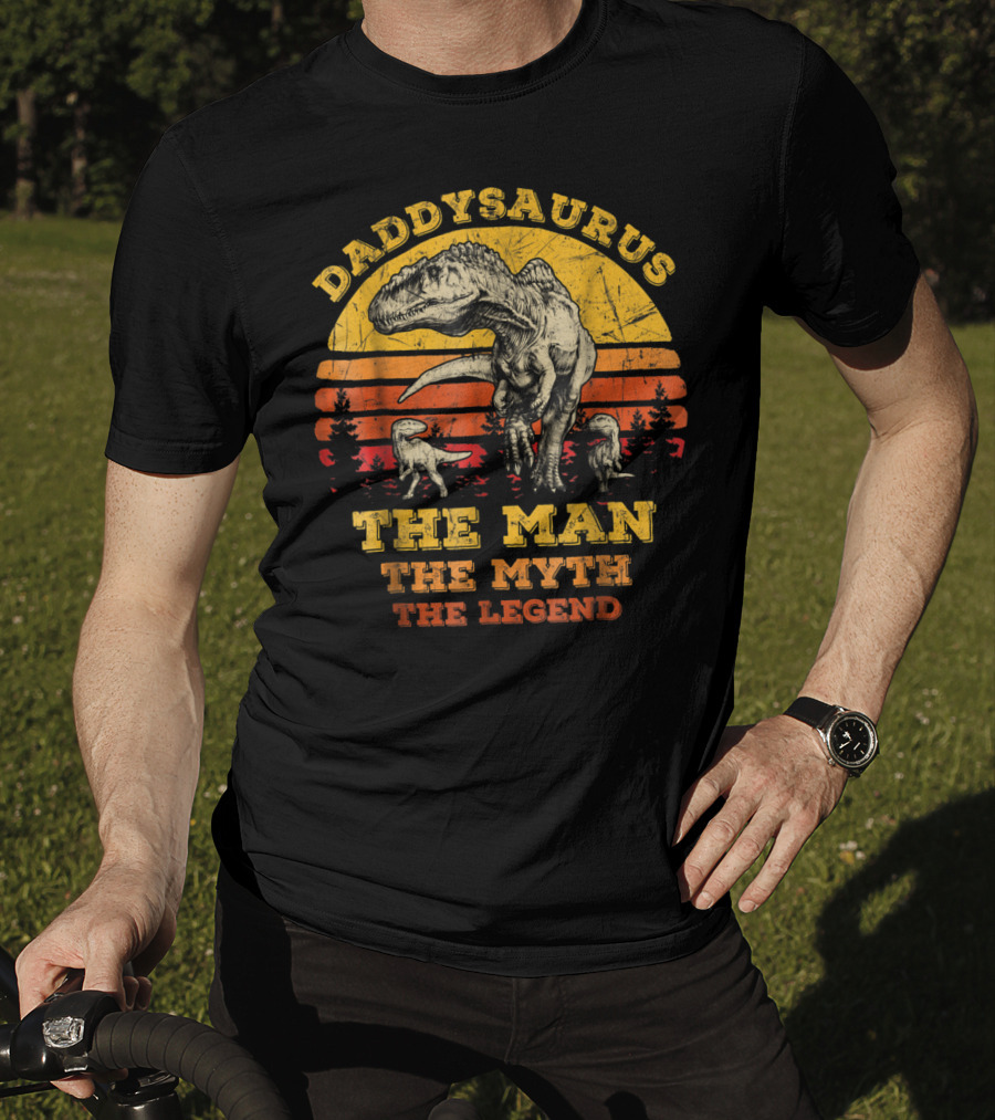 Daddysaurus The Man The Myth The Legend Dinosaur Silhouette Retro Sunset T-Shirt