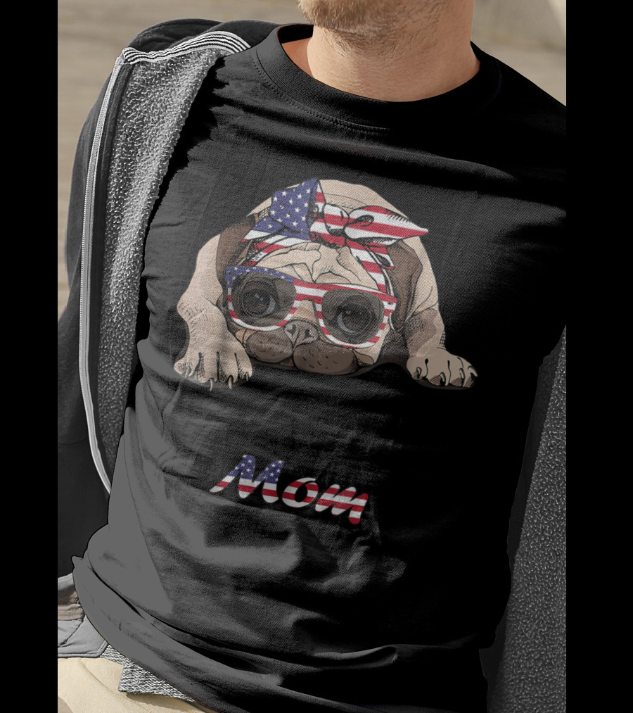 Pug Mom American Flag Bandana And Glasses T-Shirt