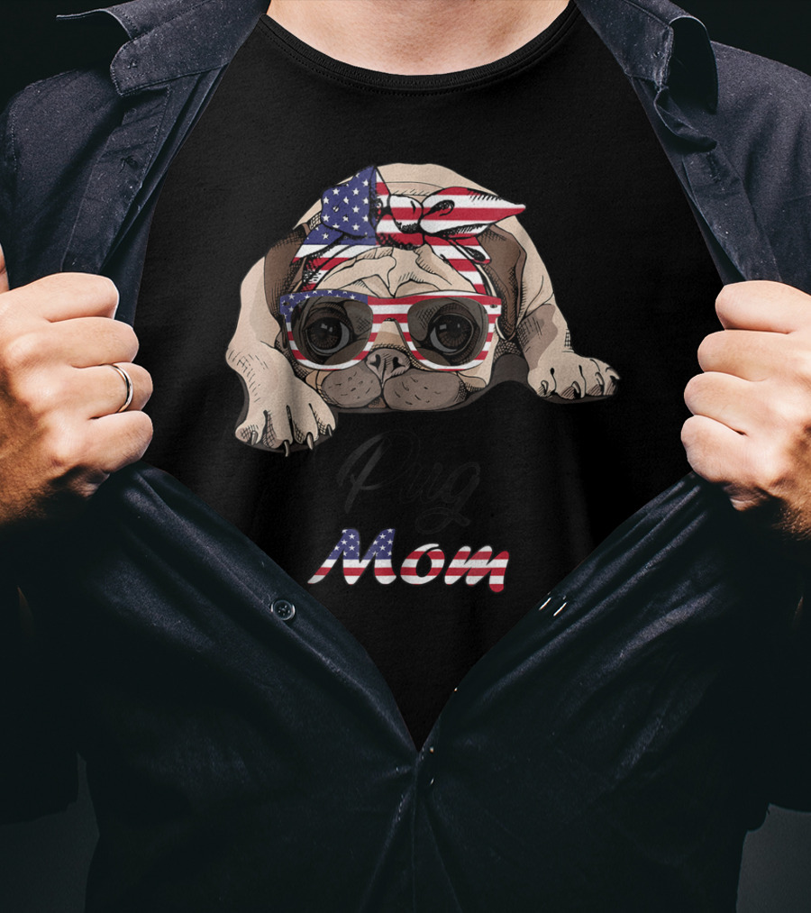 Pug Mom American Flag Bandana And Glasses T-Shirt
