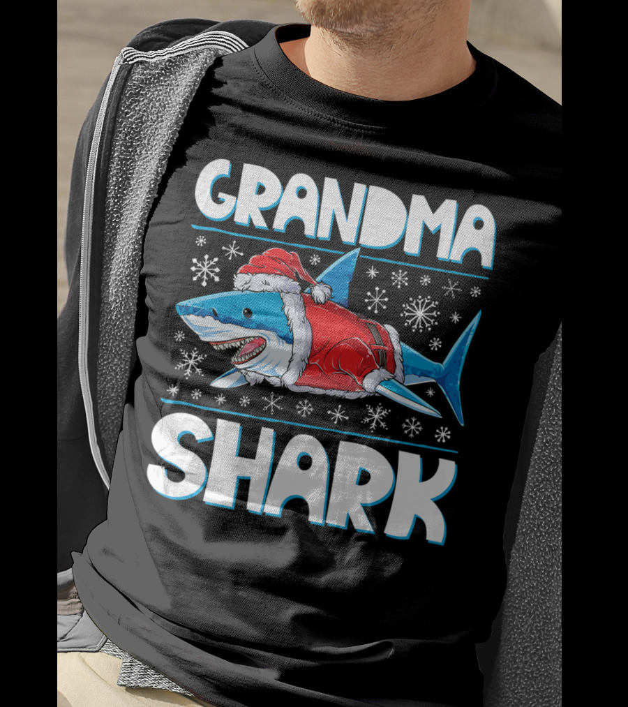 Grandma Shark Santa Christmas Matching Family Snowflakes T-Shirt