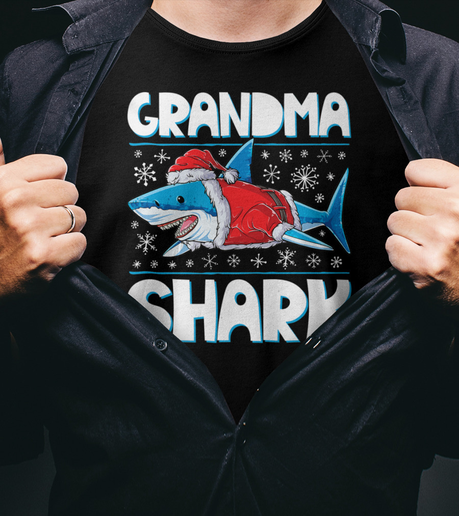 Grandma Shark Santa Christmas Matching Family Snowflakes T-Shirt