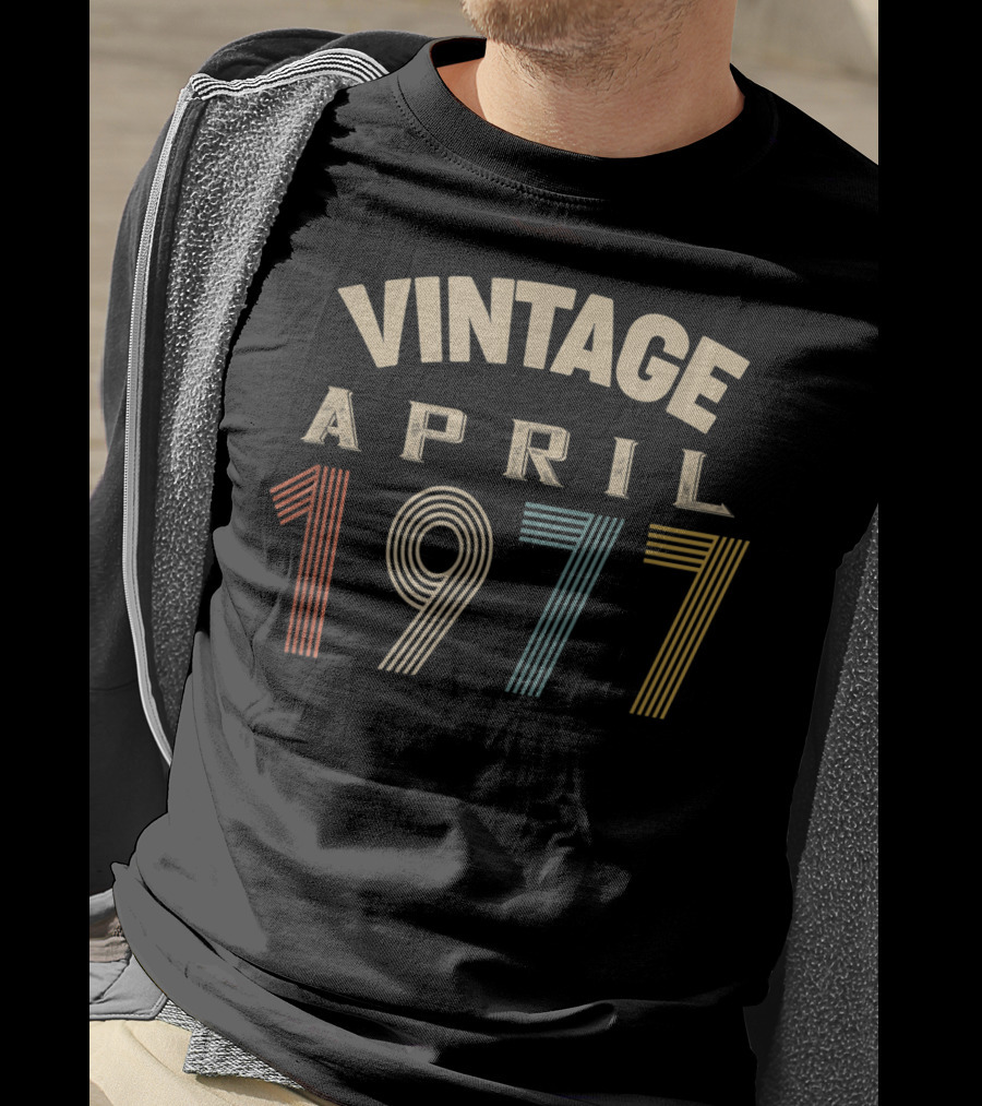 Vintage April 1977 Retro Birthday T-Shirt