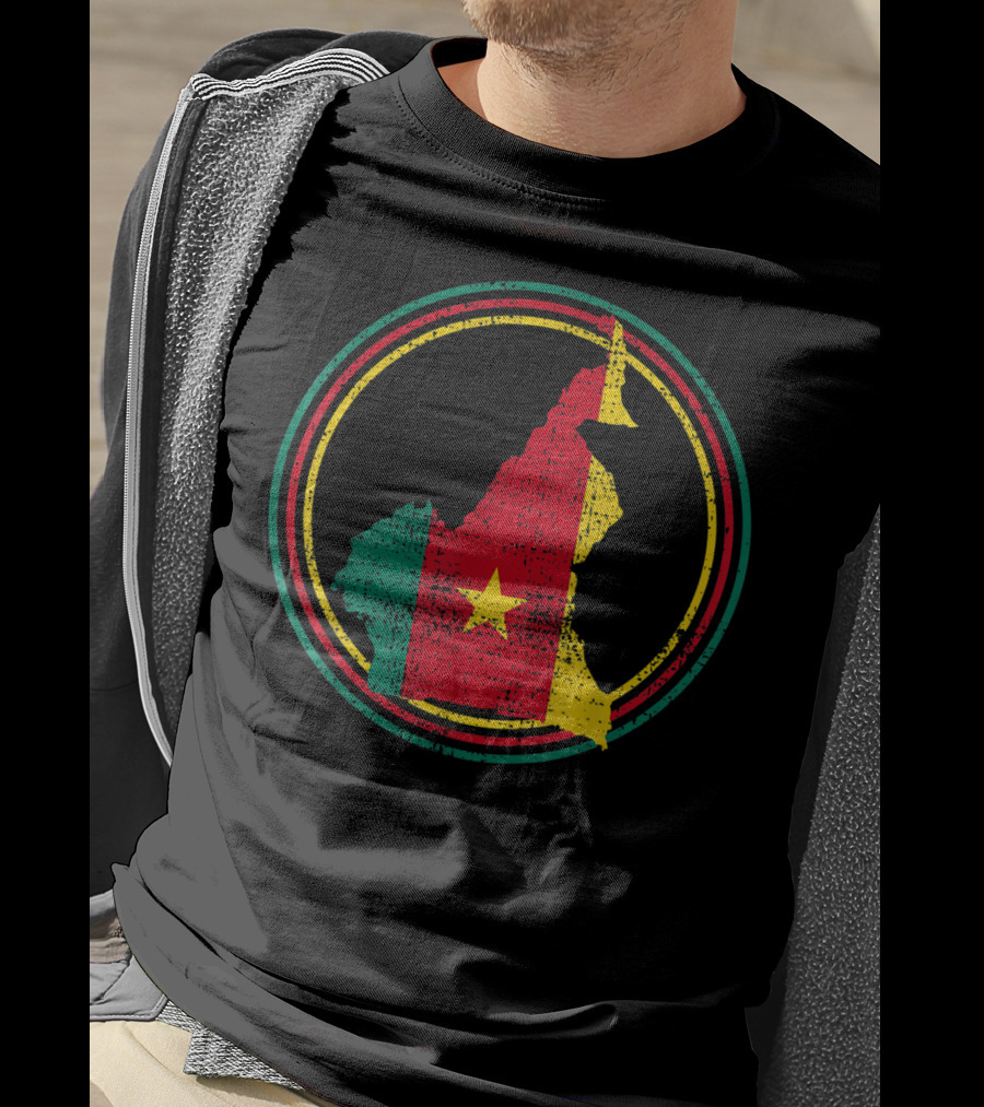 Cameroon Country Map Flag Circle Proud Cameroonian T-Shirt
