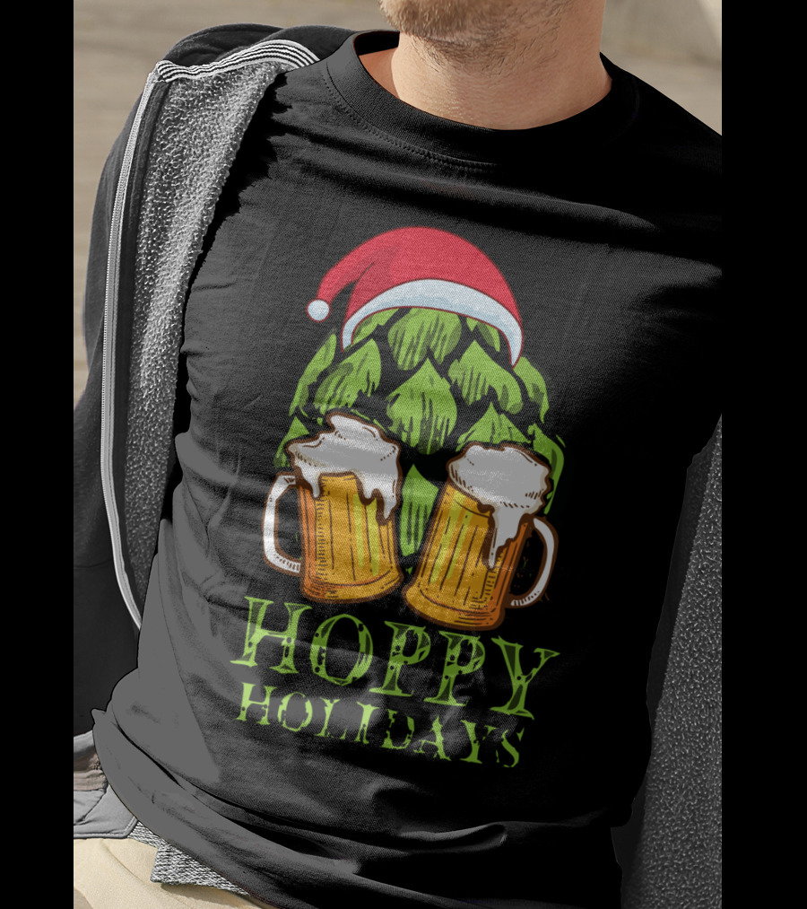 Hoppy Holidays Funny Christmas Craft Beer Hops With Santa Hat And Beer Mugs T-Shirt
