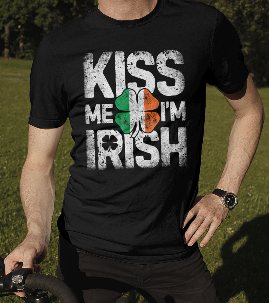 Kiss Me I'm Irish St Patricks Day Men Ireland Shamrock Black T-Shirt