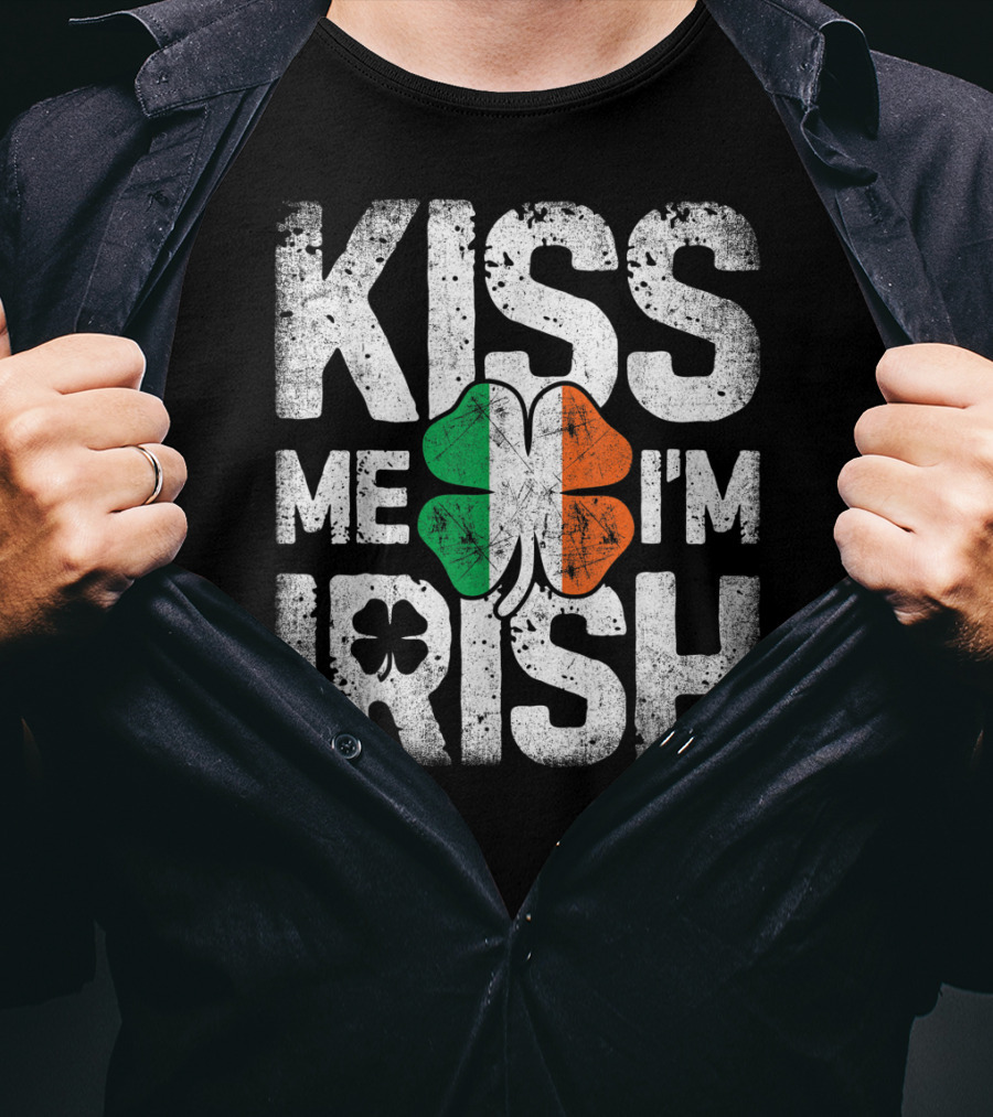 Kiss Me I'm Irish St Patricks Day Men Ireland Shamrock Black T-Shirt