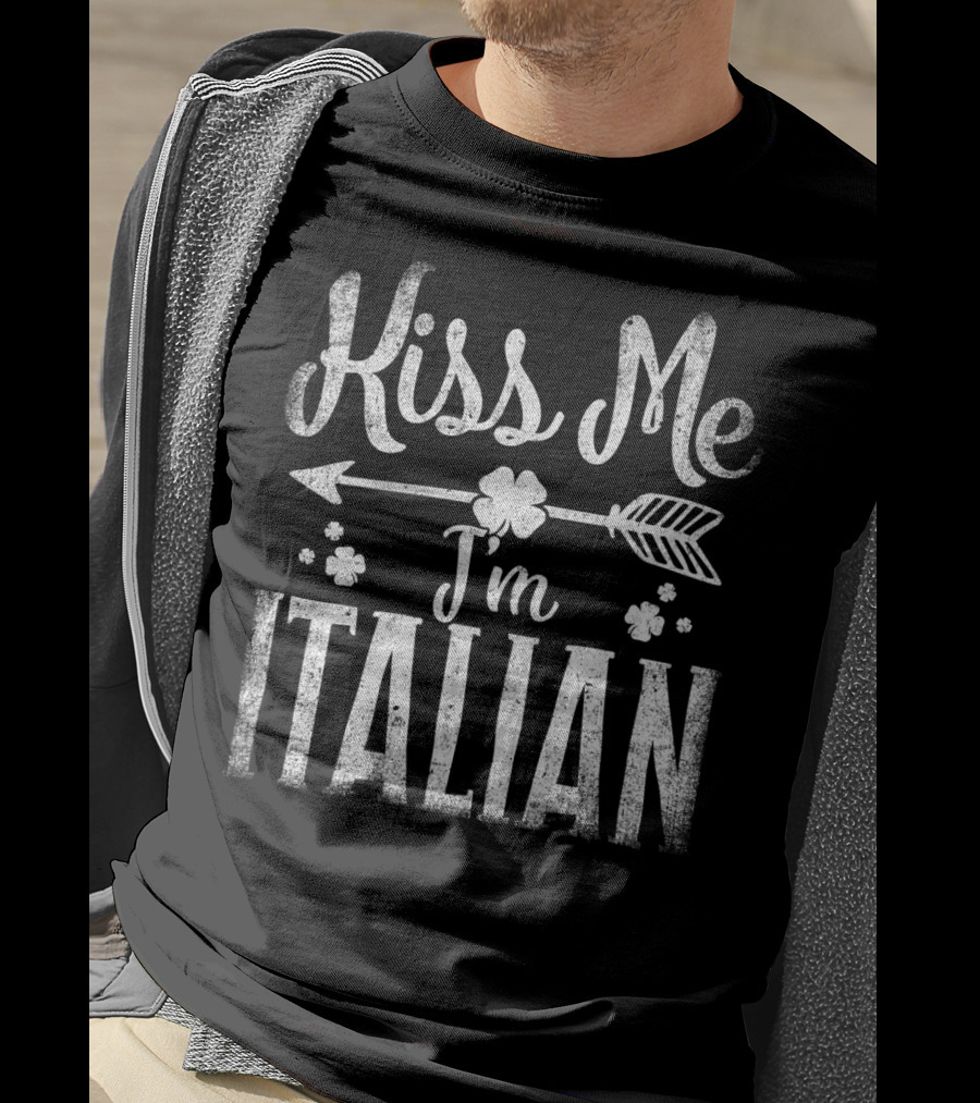 Kiss Me I'm Italian Arrow And Clover T-Shirt